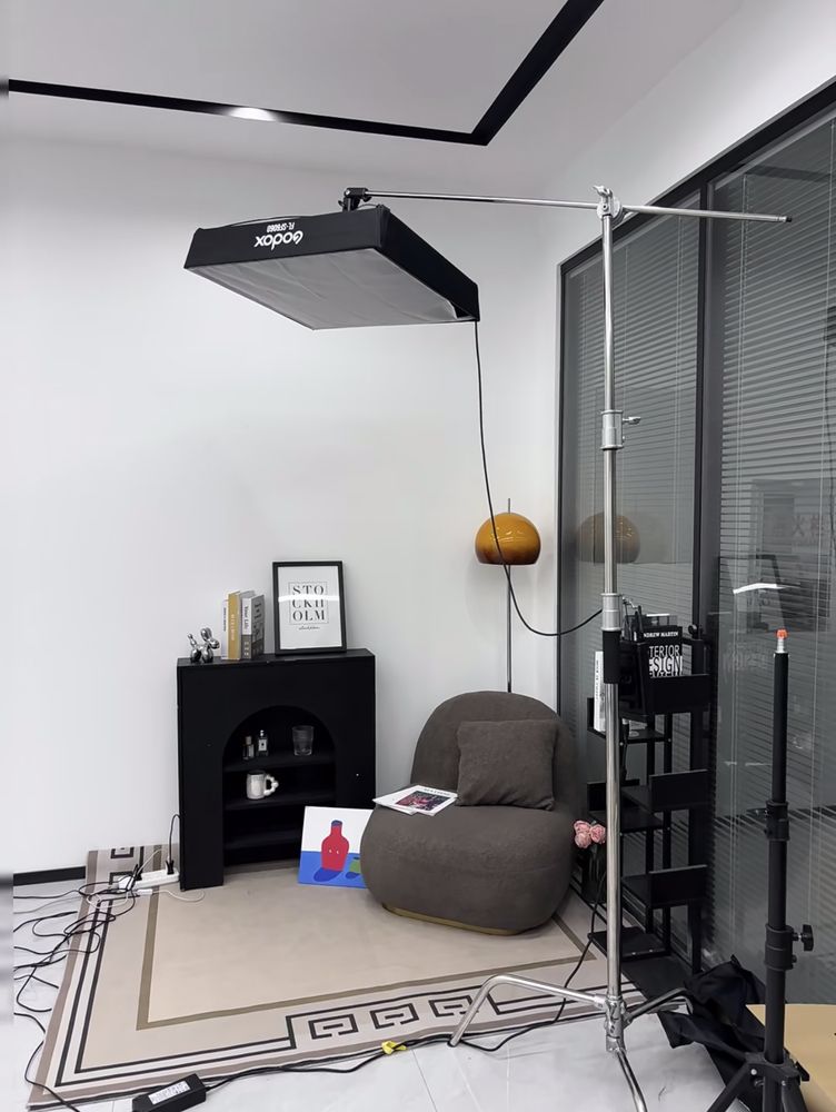 Lounge corner, overhead softbox