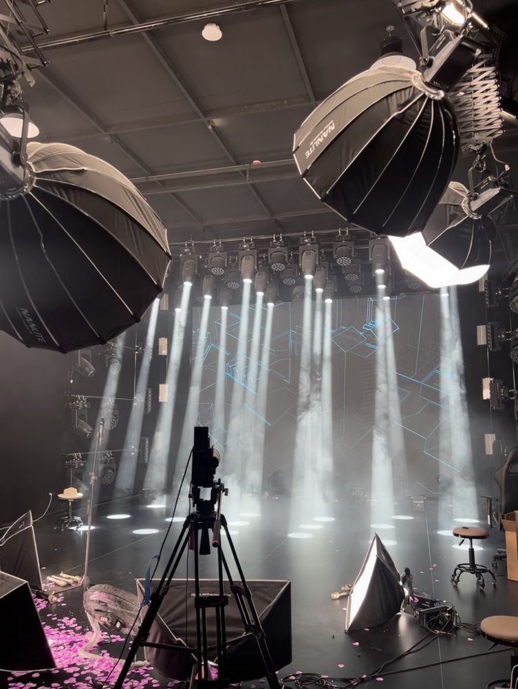Stage studio, moving-head rig
